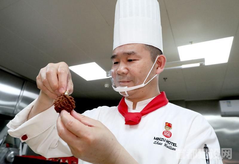 一双巧手捏出“中国味道”
