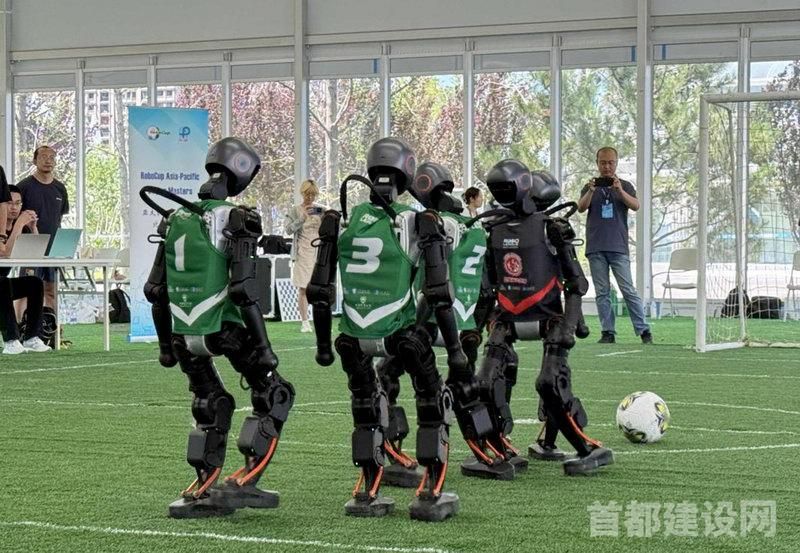 国家速滑馆人形机器人实训基地启用