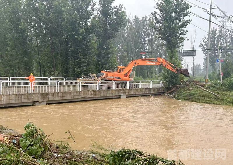 公联洁达“公路卫士”抢险一线显身手