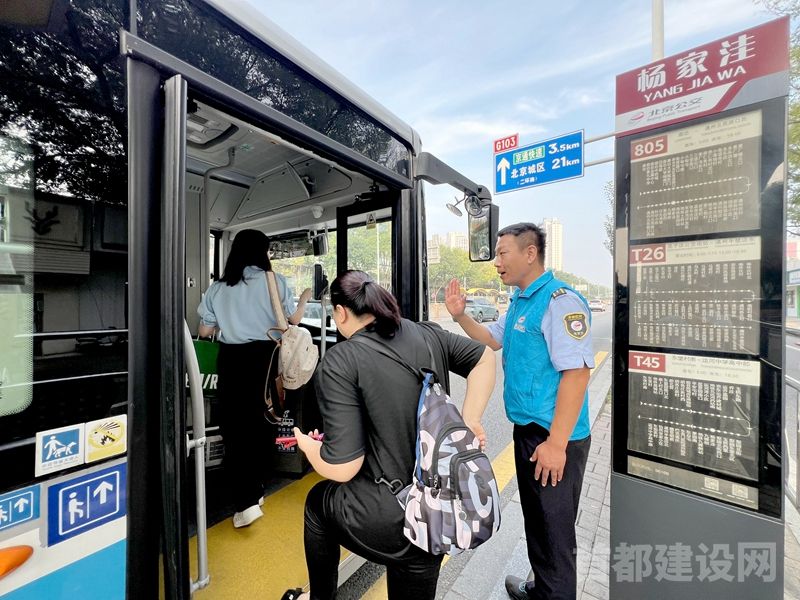 公交集团全力做好节日返程与节后首日运营保障